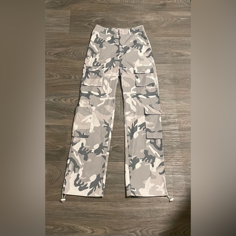 New Camouflage Cargo Pants Size XS - Picture 2 of 7